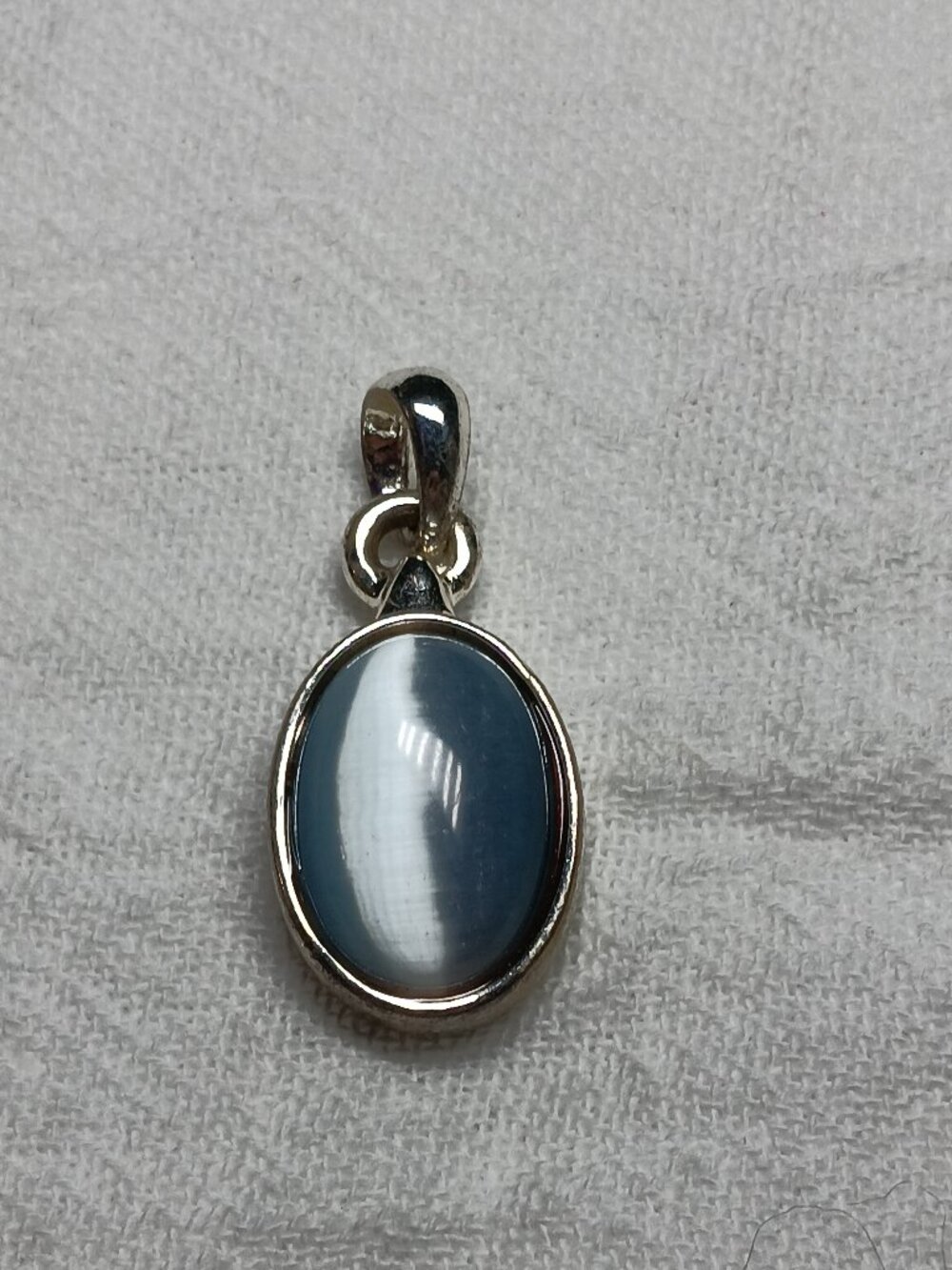 Vintage Silver Tone Oval Cat's Eye Cabochon Pendant - Blue Grey